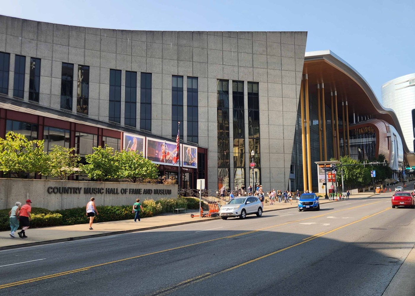 Country Music Hall of Fame and Museum building with windows that look like piano keys and sweeping archway that looks like a 1950’s Cadillac fin.